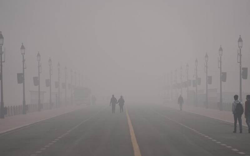 قومی دارالحکومت دہلی اور آس پاس کے علاقوں میں فضائی آلودگی سے عوام پریشان 