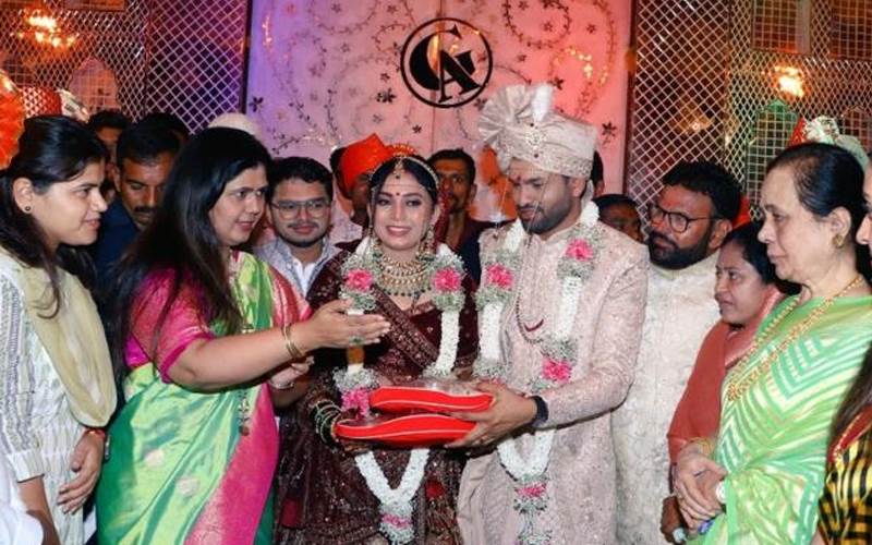 وزیر پنکجا منڈے کے پرسنل اسسٹنٹ کو پولیس نے کیا گرفتار، اپنی بیوی کو خودکشی پر اکسانے کا الزام