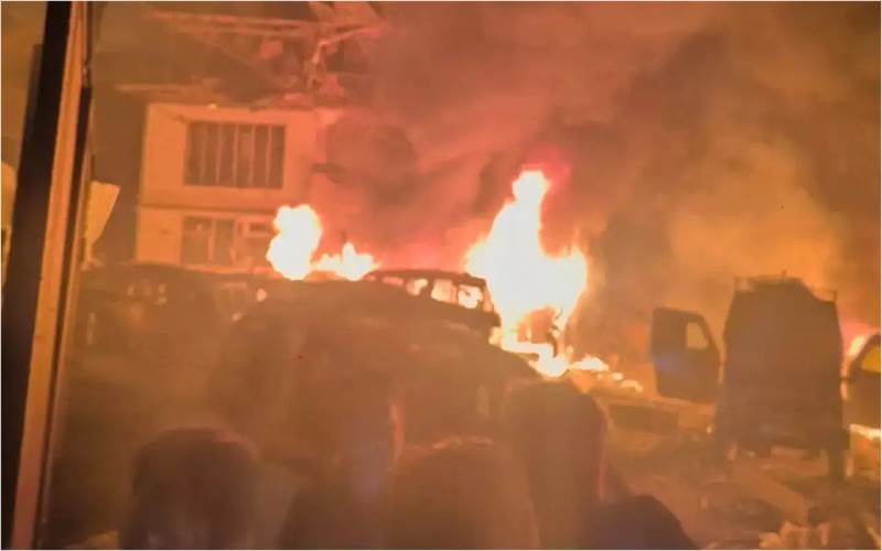 مظفر پور میں افسوسناک واقعہ: گھر میں آگ لگنے سے ایک ہی خاندان کے 5 افراد کی دردناک موت،متعدد کی حالت نازک