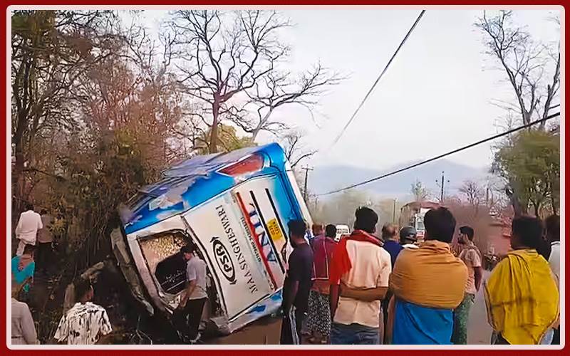 اوڈیشہ میں  بھری بس حادثے کا شکار، 5 افراد کی موت، 40 زخمی