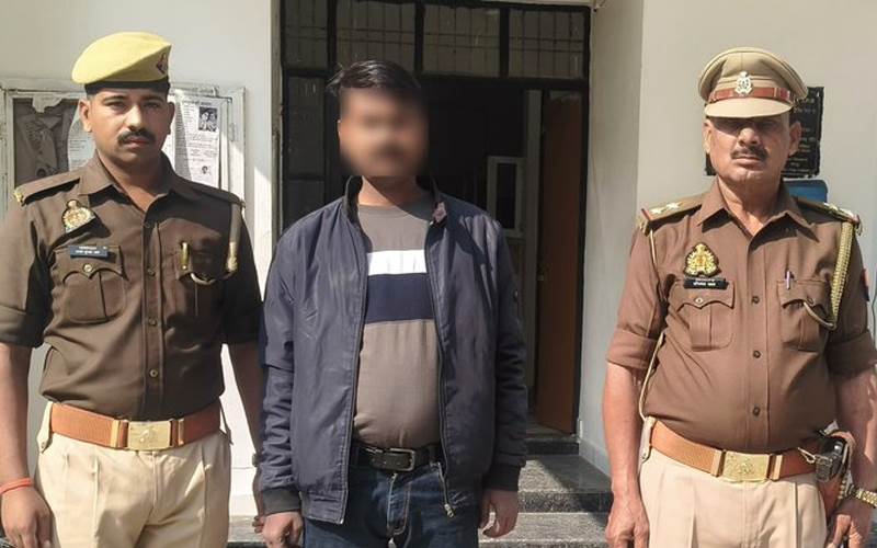 اعظم گڑھ میں حیران کن معاملہ،ہیڈ کانسٹیبل گانجا بیچتے رنگے ہاتھوں گرفتار