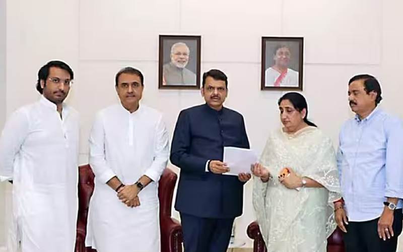 نائب وزیراعلیٰ سنیترہ پوار کی وزیراعلیٰ دیویندر فڑنویس سے ملاقات، بارامتی طیارہ حادثے کی سی بی آئی جانچ کا مطالبہ