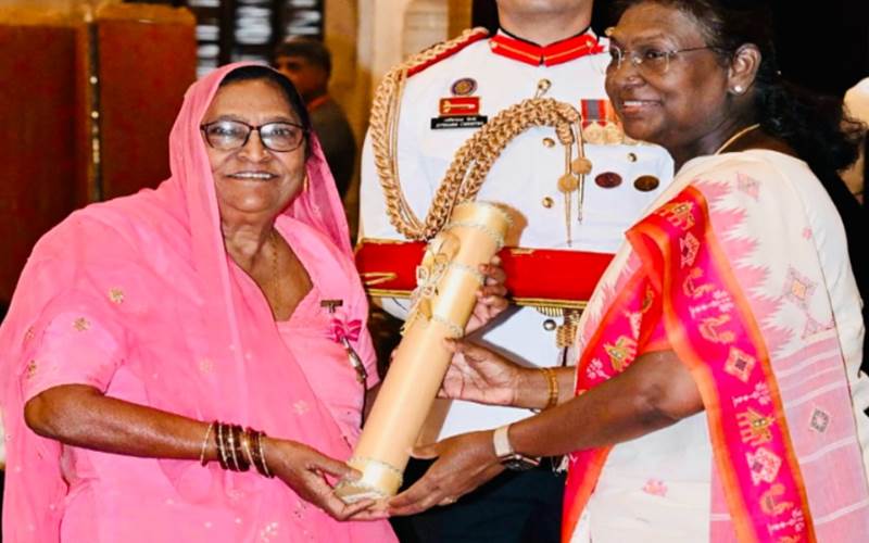 پدم شری ایوارڈ یافتہ فوک گلوکارہ بیگم بتول کا ان کے آبائی گاؤں میں شاندار استقبال