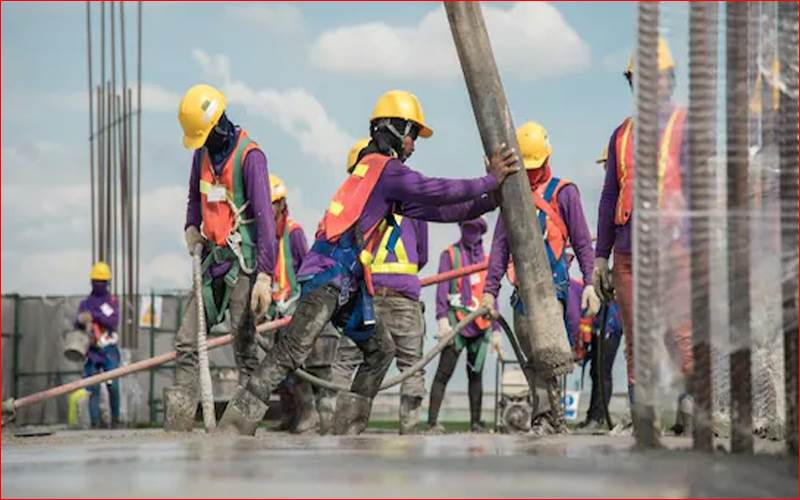 نئے لیبر قوانین نافذ :ایک سال میں گریچویٹی، مفت صحت چیک اپ اور سماجی تحفظ؛ جانیے نئے لیبر قوانین سے کیا بدلا؟