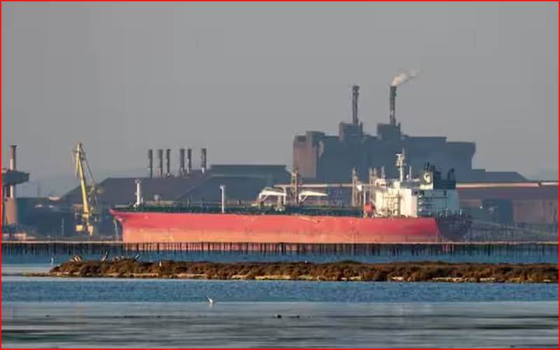 امریکہ نے سمندر میں ایرانی تیل پر عائد پابندیوں کو عارضی طور پر ہٹا دیا