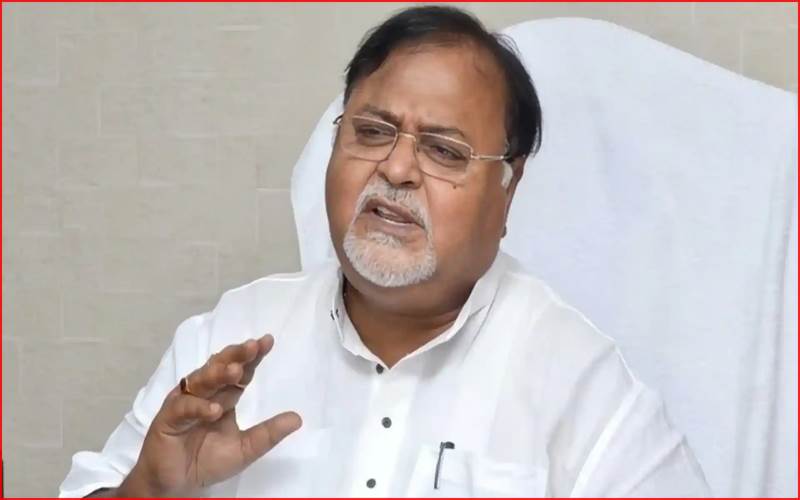 مغربی بنگال: ٹیچر بھرتی گھوٹالے میں سابق وزیر پارٹھ چٹرجی کے گھر ای ڈی کا چھاپہ