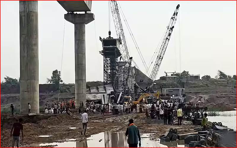 اتر پردیش میں بڑا حادثہ: ندی پر زیرِ تعمیر پل کا حصہ گرنے سے 6 مزدور ہلاک، ملبے میں کئی افراد کے دبے ہونے کا خدشہ