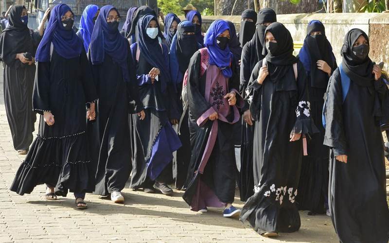 بہار: سیمانچل کے کوچنگ میں یوم اساتذہ پر حجاب میں طالبات سے رقص کرانے کا دعویٰ