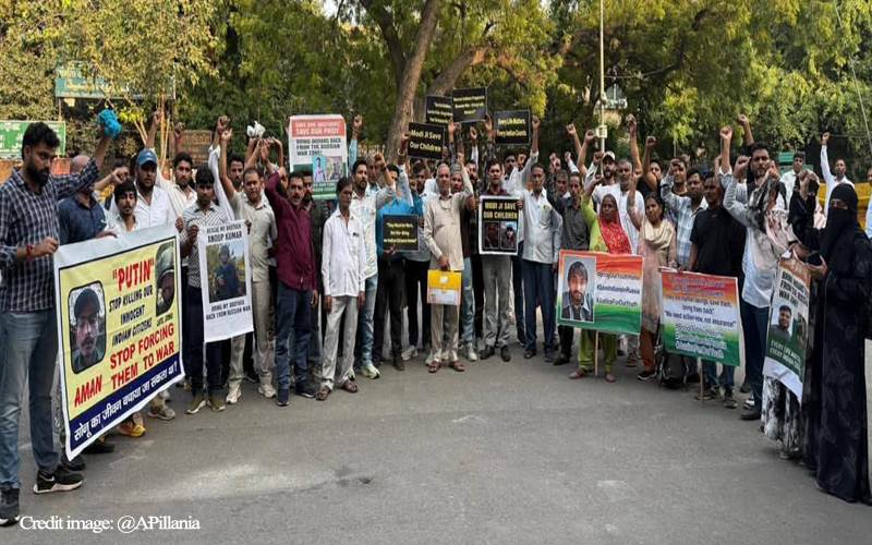 روس۔یوکرین تنازعہ کے دوران پھنسے ہوئے 27 ہندوستانی نوجوانوں کے اہل خانہ نے جنتر منتر پر کیا احتجاج