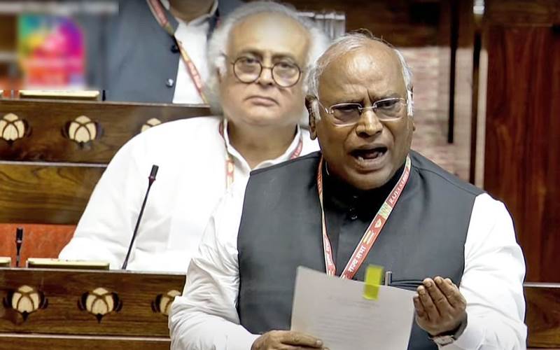  کانگریس صدر ملکارجن کھرگے کا مودی حکومت سے سوال، 56 انچ کے سینے سے ملک کو کیا فائدہ ہوا؟   