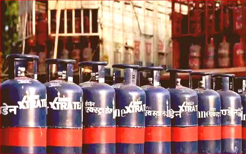 کمرشل سلنڈر کی قیمت میں   زبر دست اضافہ : 19 کلوگرام  سلنڈر کی قیمتو ں میں  993 کا کیا گیا   اضافہ