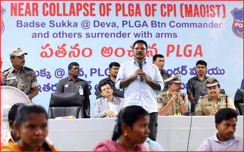 تلنگانہ: کمانڈر بدسے سکا سمیت 20 ماؤوادیوں نےکی خود سپردگی