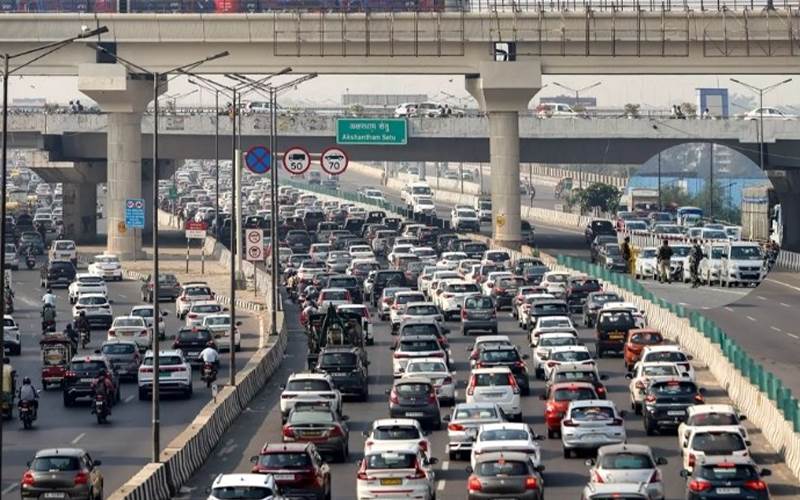 دہلی حکومت کا بڑا فیصلہ: دہلی میں باہر سے آنے والی گاڑیوں کے لیے کل سے سخت قوانین نافذ