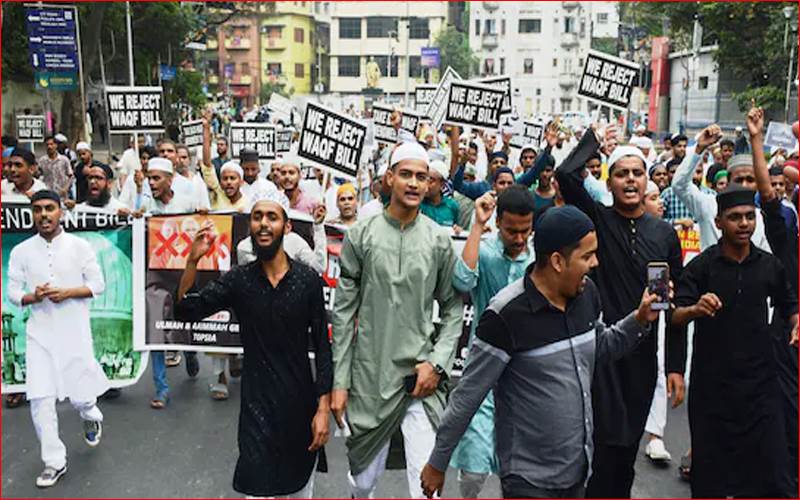  آل انڈیا مسلم پرسنل لا بورڈ :وقف ترمیمی قانون کے خلاف دہلی کے رام لیلا میدان میں اجلاس عام