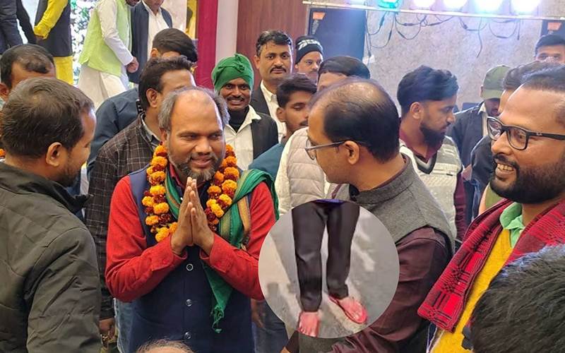 بہار: آر جے ڈی ایم ایل اے گوتم کرشنا چپل پہن کر اسمبلی میں پہنچے