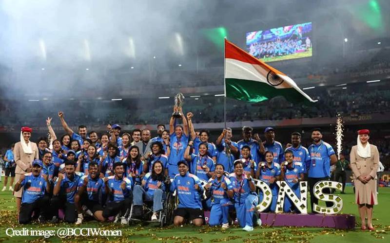 وزیراعظم مودی سے ملاقات کے لیے ٹیم انڈیا نئی دہلی پہنچی، دہلی نے اپنی چیمپئن بیٹیوں کا استقبال کیا