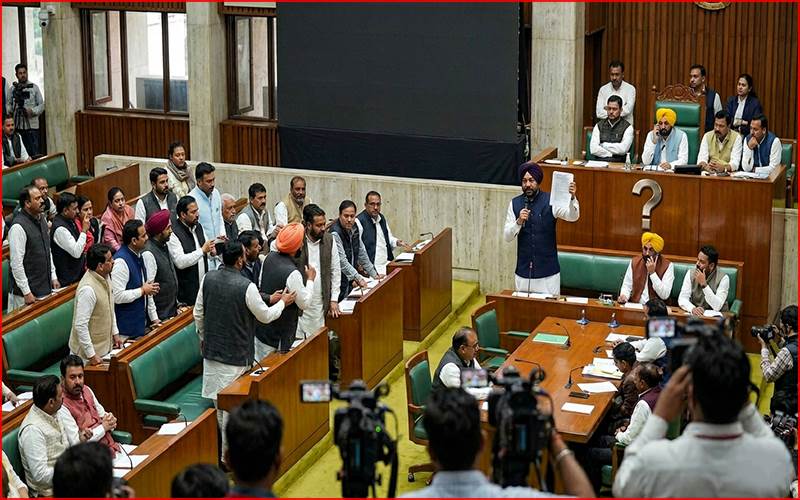  پنجاب میں گر سکتی ہے عآپ حکومت، سابق صدر کا دعویٰ؛ 28 ایم ایل اے چھوڑ سکتے ہیں پارٹی ؟