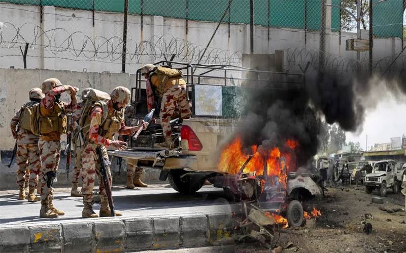 پاکستان میں بڑا دہشت گرد حملہ؛ سیکورٹی فورسز اور عسکریت پسندوں کے درمیان فائرنگ